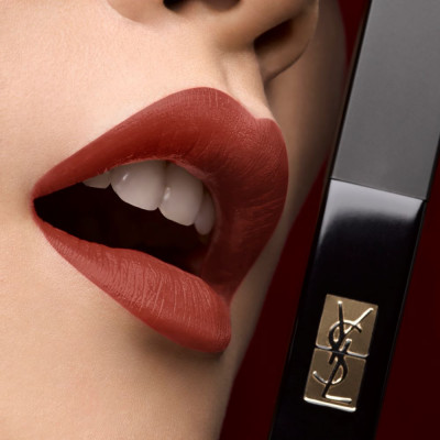 Rouge Pur Couture The Slim Velvet Radical barra de labios