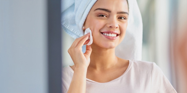 Exfoliar la pell: per què és important i com fer-ho correctament